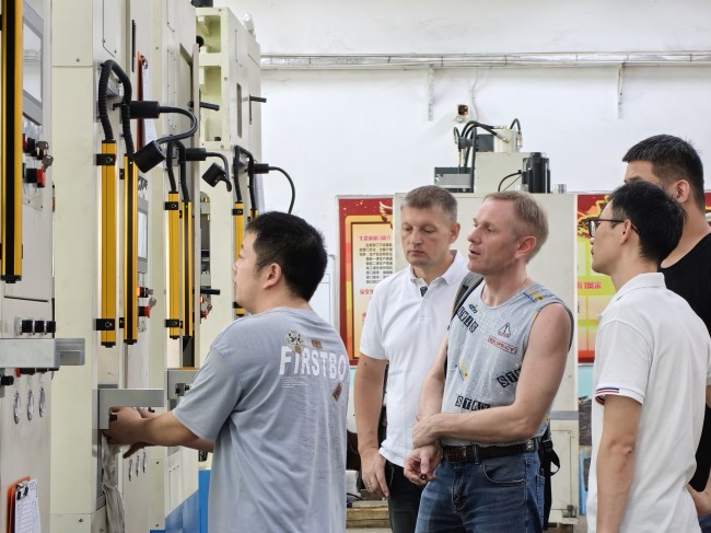 伺服粉末成型機-新材料、新技術(shù)、新工藝