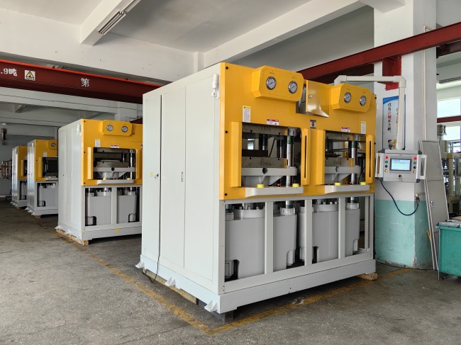 高爾夫球具、運(yùn)動(dòng)器材成型使用碳纖維熱壓機(jī)